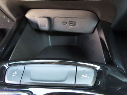 Certified 2025 Chevrolet Trax LT FWD image 5