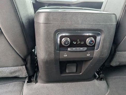 Used 2023 GMC Yukon XL SLT AWD/4WD image 23