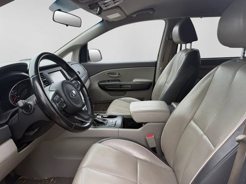 Used 2018 Kia Sedona LX w/ LX Essentials Premium Package FWD image 22