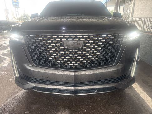 Used 2023 Cadillac Escalade Premium Luxury RWD image 2