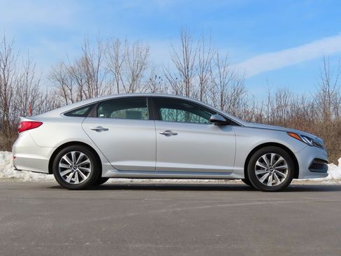 Used 2016 Hyundai Sonata Sport w/ Option Group 02 image 2