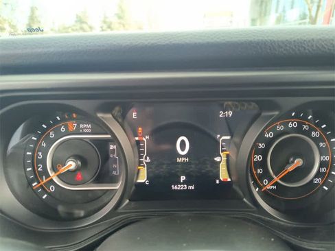 Used 2024 Jeep Gladiator Sport image 15