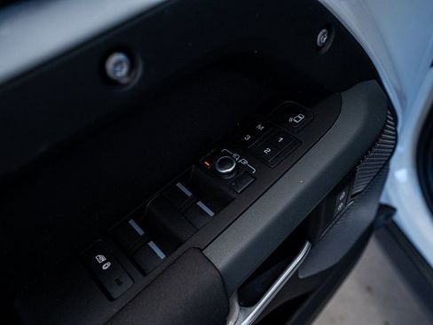 Used 2023 Land Rover Defender 110 X-Dynamic SE image 31