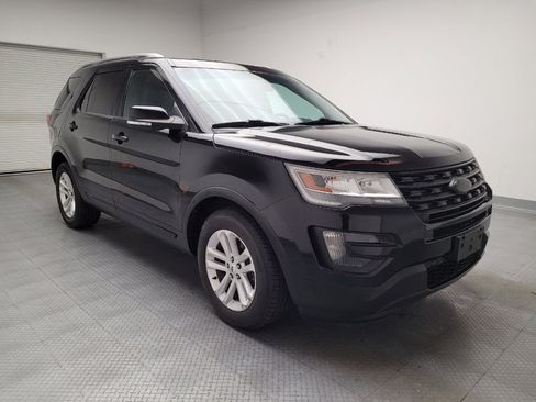 Used 2016 Ford Explorer XLT image 13