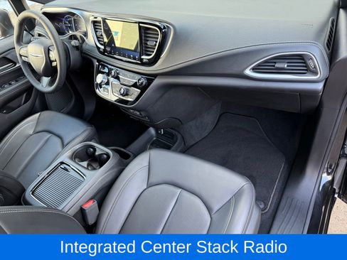 Used 2023 Chrysler Pacifica Touring-L w/ Uconnect Theater Family Group image 24