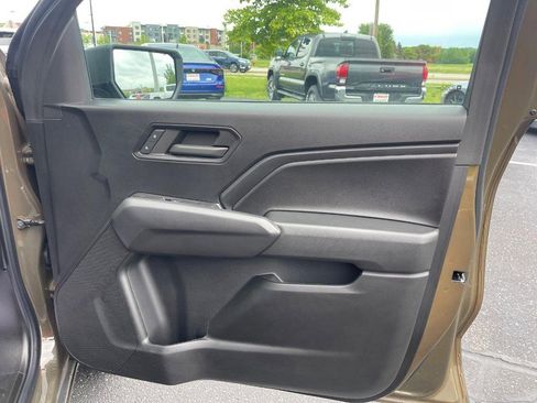 Used 2024 Chevrolet Colorado W/T RWD image 8