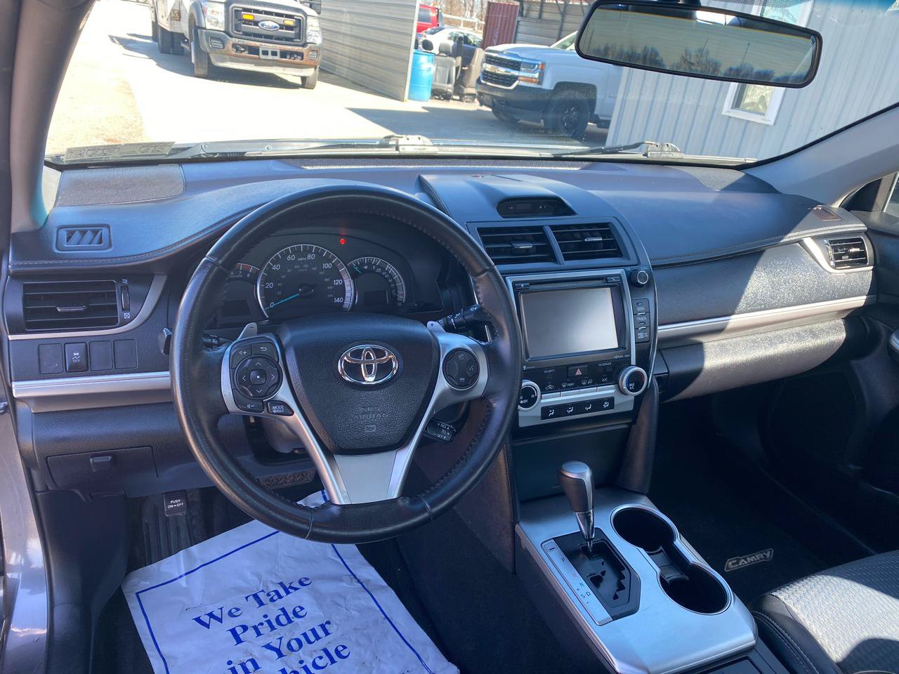 Used 2014 Toyota Camry SE w/ Moonroof Package FWD image 9