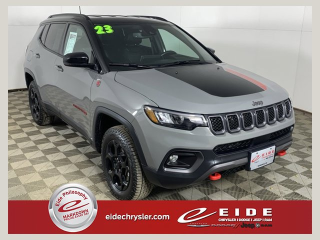 Used 2023 Jeep Compass Trailhawk w/ Trailhawk Convenience Group AWD/4WD image 1