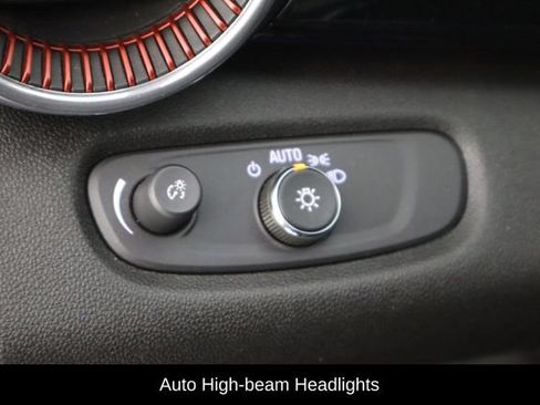 Used 2024 Chevrolet Trax RS w/ Sunroof Package FWD image 21