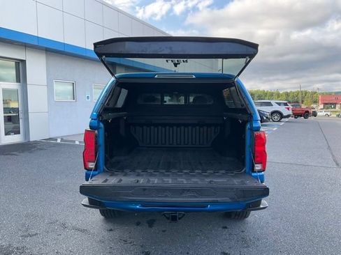 Used 2023 Chevrolet Colorado LT w/ LT Convenience Package III AWD/4WD image 18