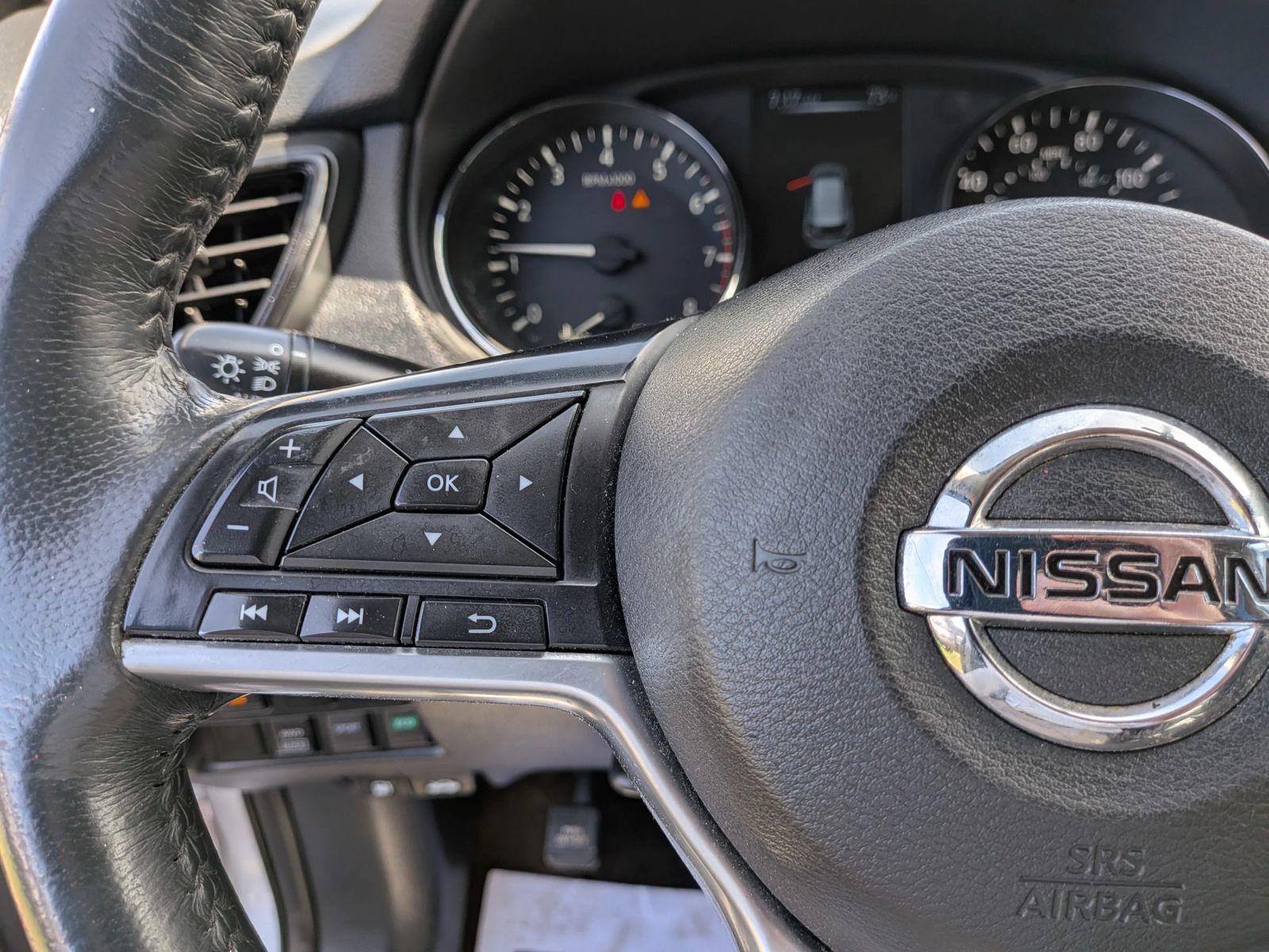Used 2017 Nissan Rogue SV AWD/4WD image 42