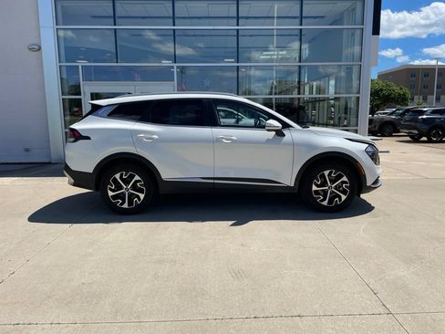 Used 2023 Kia Sportage EX AWD/4WD image 4