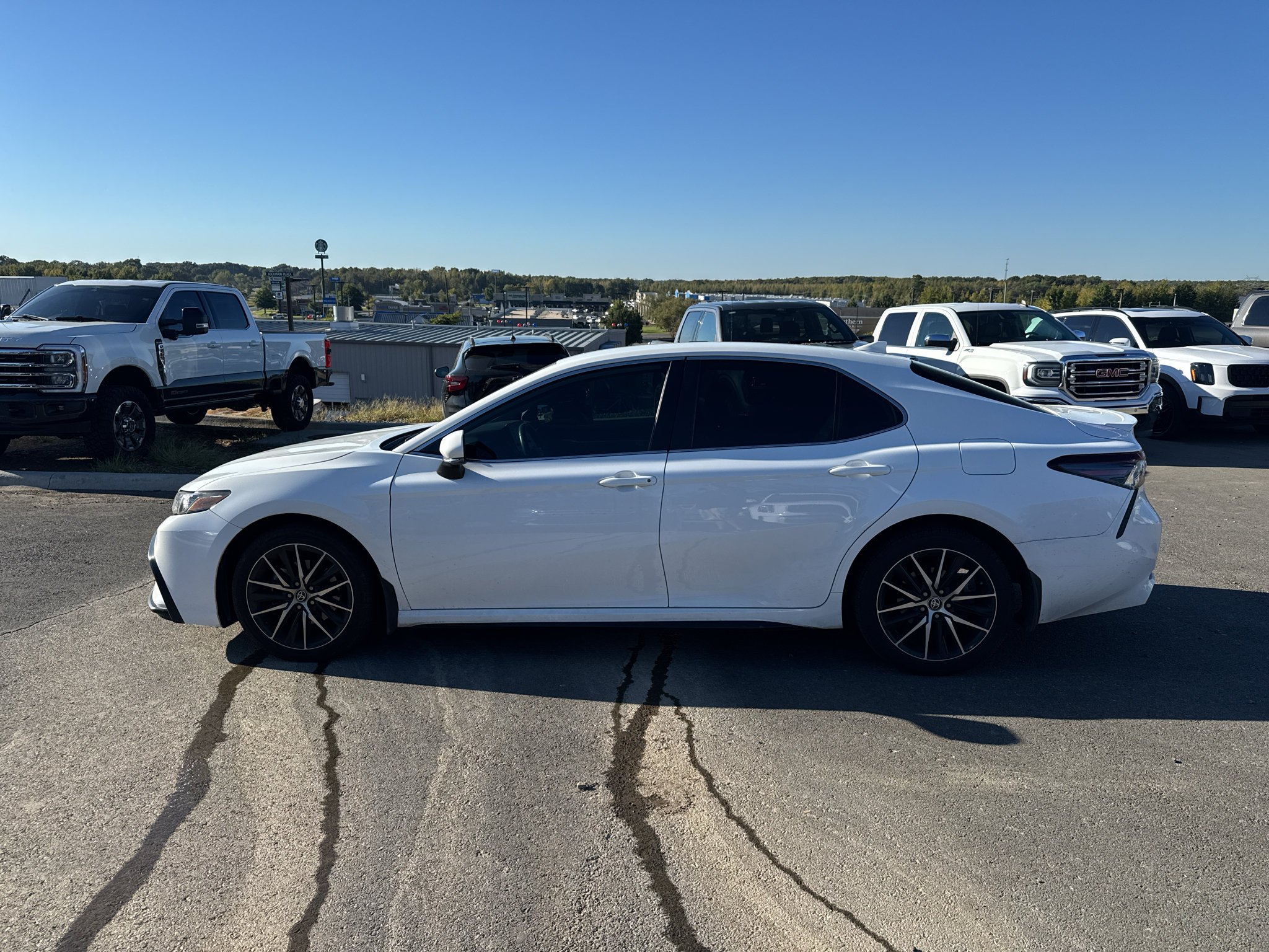 Used 2023 Toyota Camry SE w/ Convenience Package FWD image 9