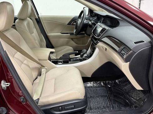 Used 2017 Honda Accord Touring image 30
