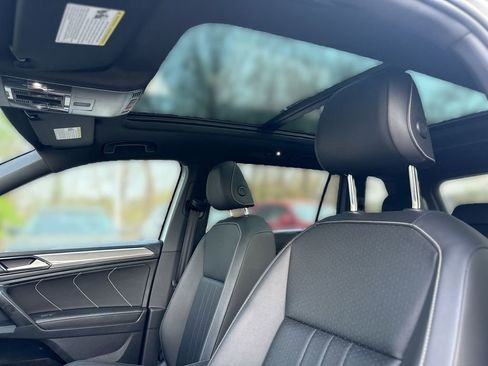 Used 2023 Volkswagen Tiguan SE R-Line image 16