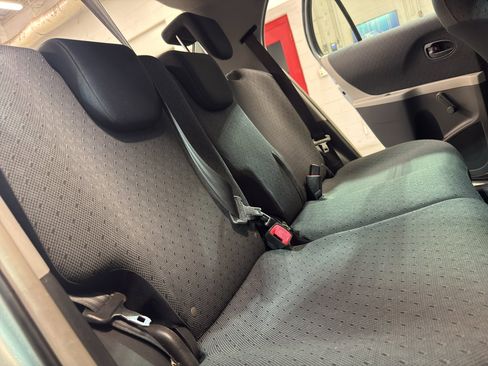 Used 2011 Toyota Yaris 4-Door Hatchback w/ Convenience Pkg FWD image 26