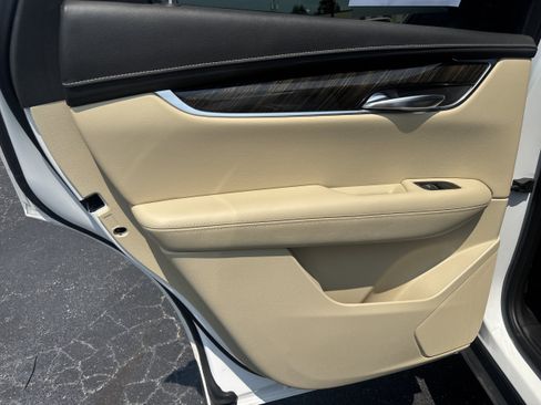 Used 2019 Cadillac XT5 AWD image 8
