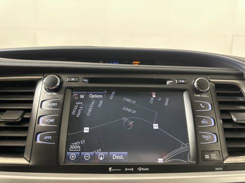 Used 2017 Toyota Highlander AWD V6 image 17
