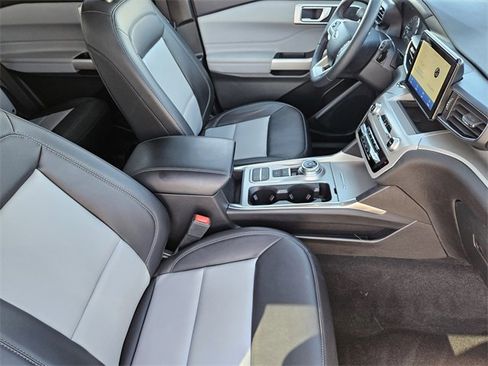 Used 2024 Ford Explorer XLT w/ Equipment Group 202A image 14