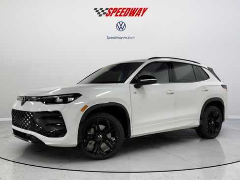 New 2026 Volkswagen Tiguan SE R-Line AWD/4WD image 3