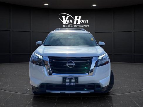 Used 2025 Nissan Pathfinder SL w/ SL Premium Package AWD/4WD image 8