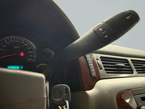 Used 2014 Chevrolet Silverado 2500 LTZ w/ LTZ Plus Package image 15