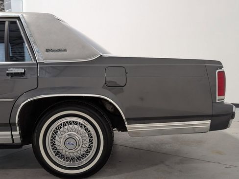 Used 1988 Ford LTD Crown Victoria RWD image 33