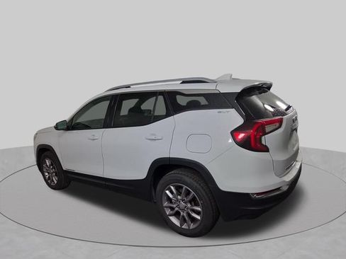 Used 2024 GMC Terrain SLT AWD/4WD image 10