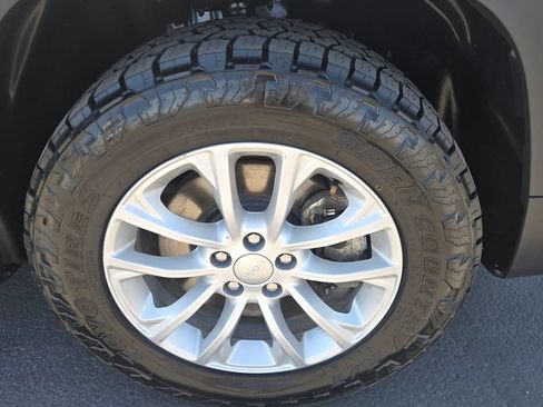 Used 2021 Jeep Cherokee Latitude AWD/4WD image 9