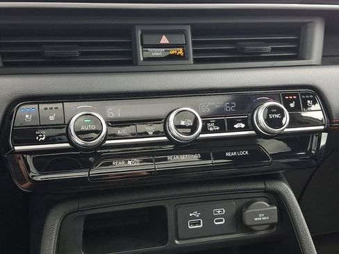 Used 2025 Honda Pilot Black Edition image 16