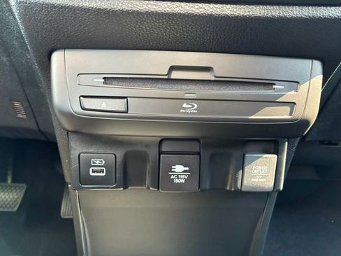 Used 2023 Honda Odyssey Elite image 32