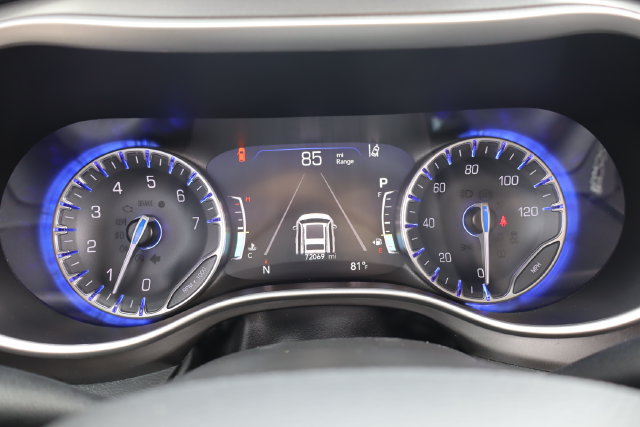 Used 2023 Chrysler Pacifica Touring-L FWD image 14