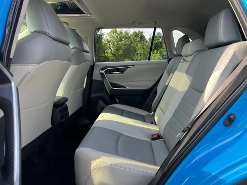 Used 2019 Toyota RAV4 XLE Premium w/ All Weather Liner Package AWD/4WD image 18