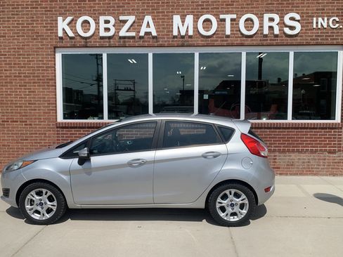 Used 2016 Ford Fiesta SE FWD image 2