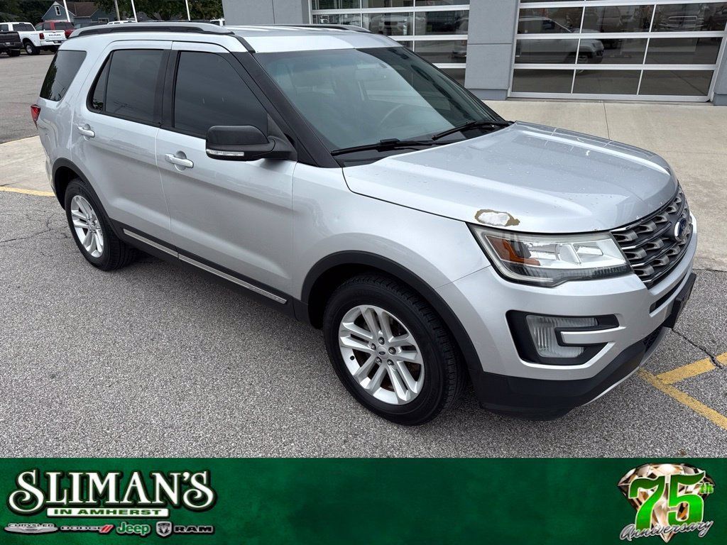 Used 2016 Ford Explorer XLT w/ Equipment Group 201A FWD image 1
