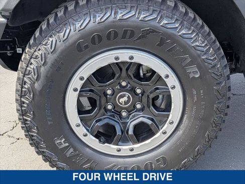 Used 2021 Ford Bronco Black Diamond w/ Sasquatch Package image 9