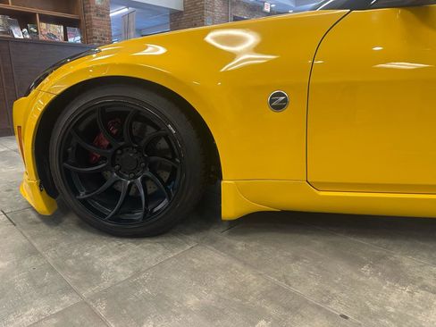 Used 2005 Nissan 350Z Touring RWD image 9