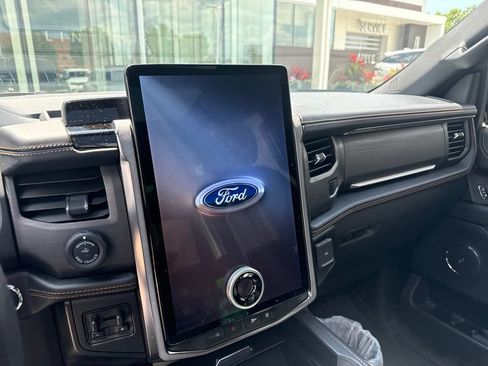 Used 2024 Ford Expedition Platinum AWD/4WD image 12