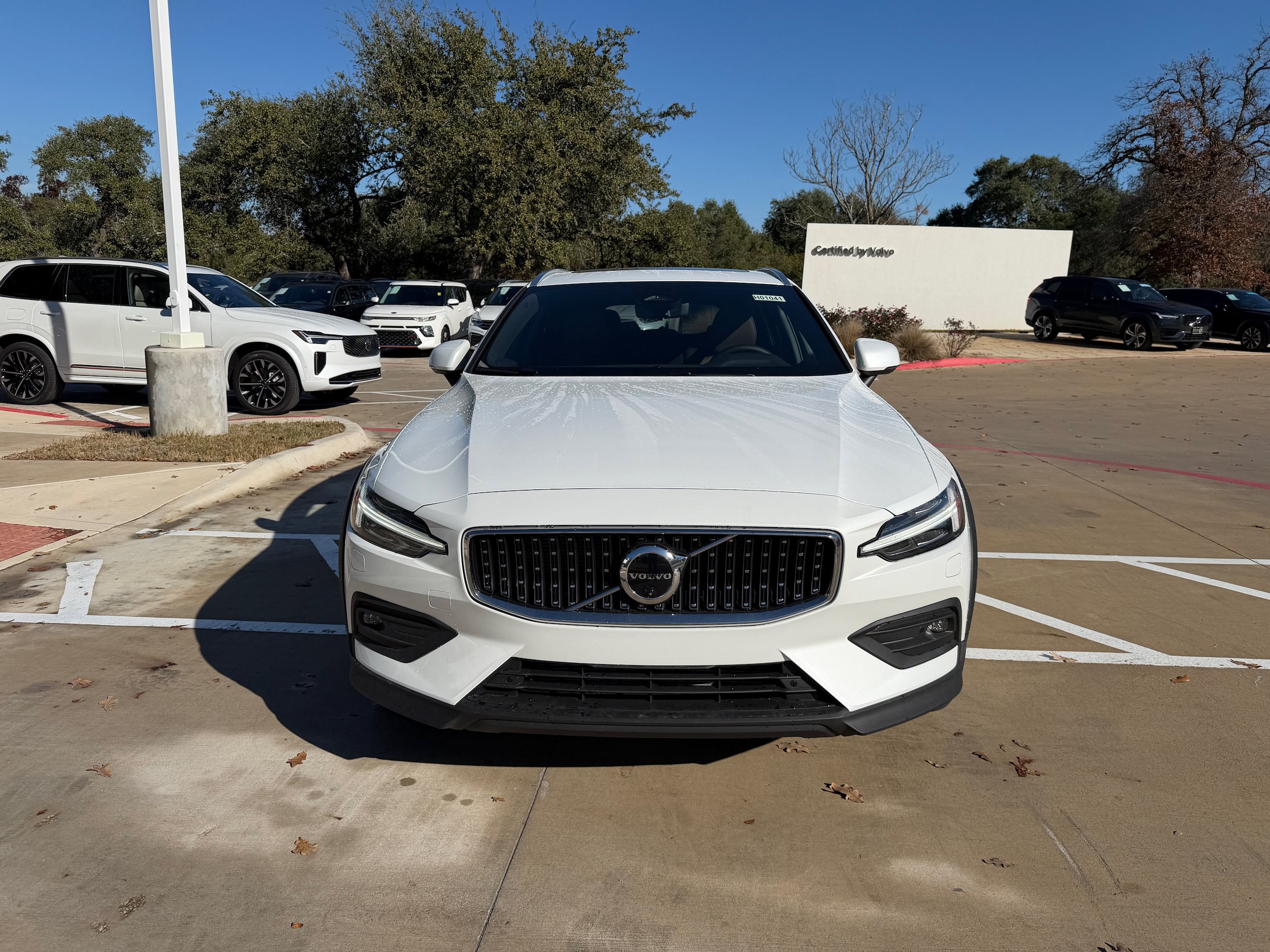 New 2026 Volvo V60 B5 Cross Country Plus w/ Protection Package Premier AWD/4WD image 6