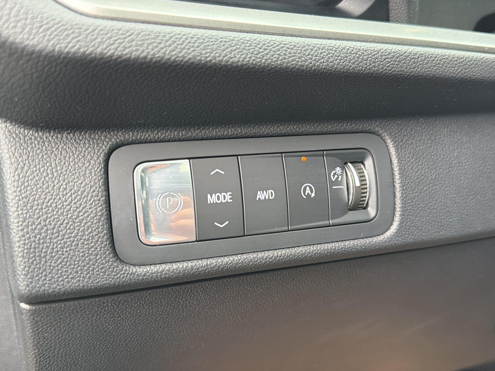 Used 2025 Chevrolet Traverse LT w/ Sun and Wheel Package AWD/4WD image 14