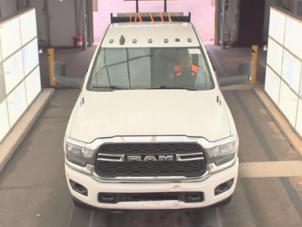 Used 2020 RAM 3500 Tradesman w/ Chrome Appearance Group AWD/4WD image 7