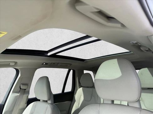 Used 2020 Volvo XC90 T5 Momentum w/ Protection Package Premier image 15