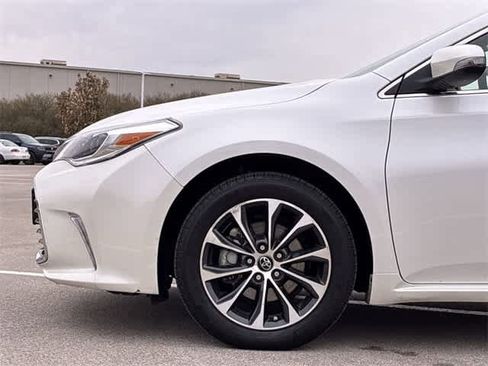 Used 2018 Toyota Avalon XLE image 14