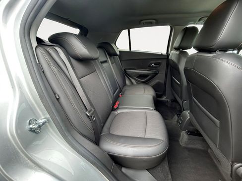 Used 2022 Chevrolet Trax LT w/ Driver Confidence Package image 11