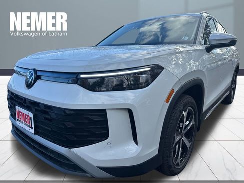 New 2026 Volkswagen Tiguan SE image 1