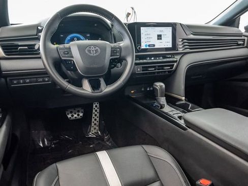 Used 2025 Toyota Camry SE FWD image 7