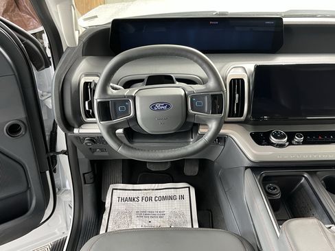 Used 2025 Ford Expedition Active image 13