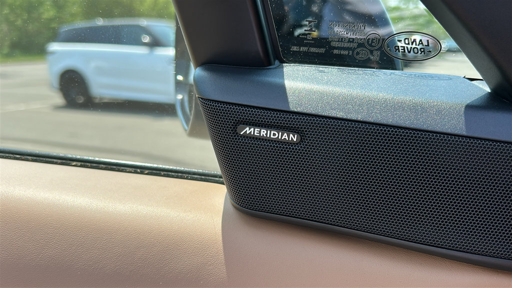 Used 2024 Land Rover Range Rover Sport SE AWD/4WD image 19