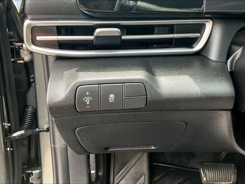Used 2025 Hyundai Elantra SEL FWD image 14