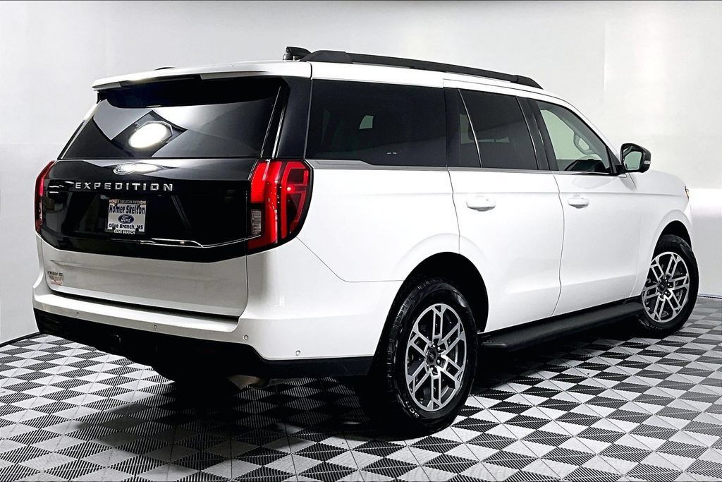 Used 2025 Ford Expedition Active AWD/4WD image 12